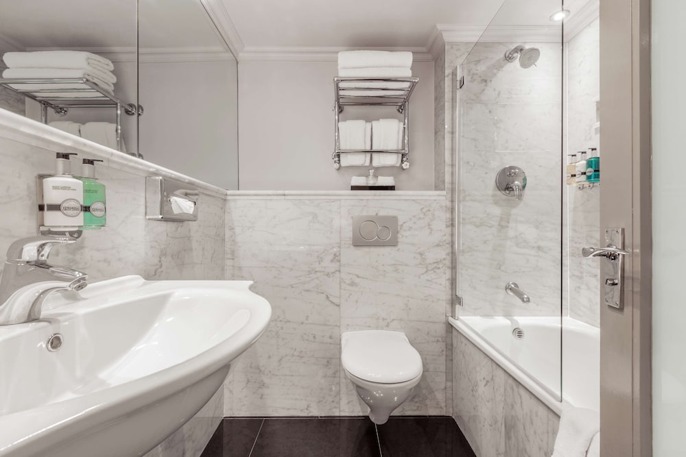 Guild Hotel Marble Arch 64/68