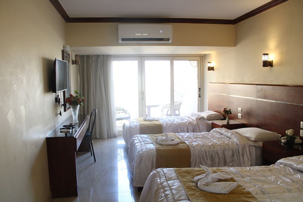 Deluxe triple Nile view