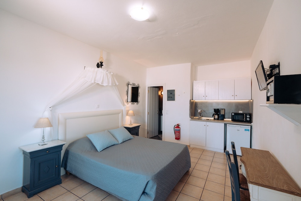 STANDARD, QUEEN BED, CITY VIEW