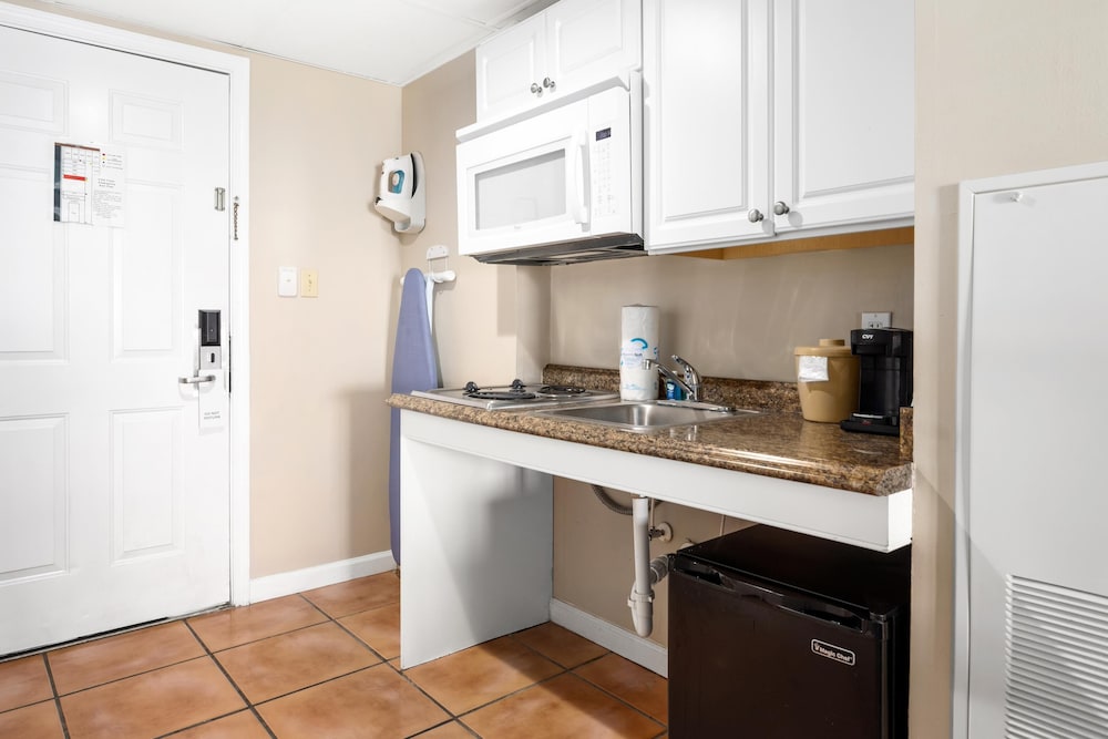 Tidelands Caribbean Hotel and Suites 60/62