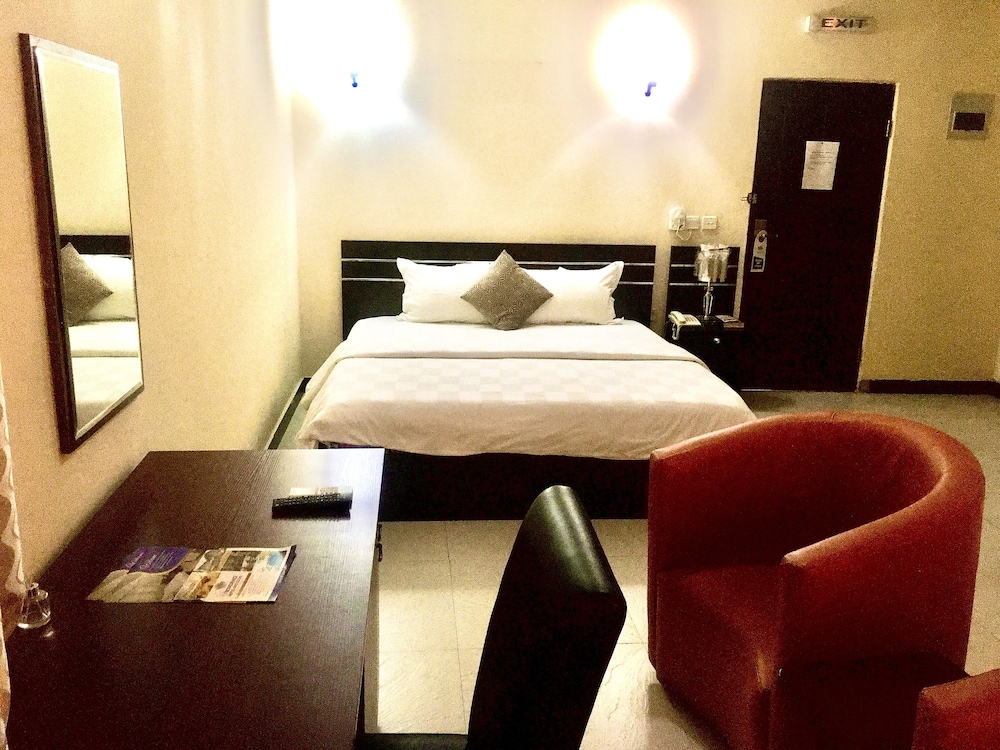 Providence Hotel And Suites 25/35