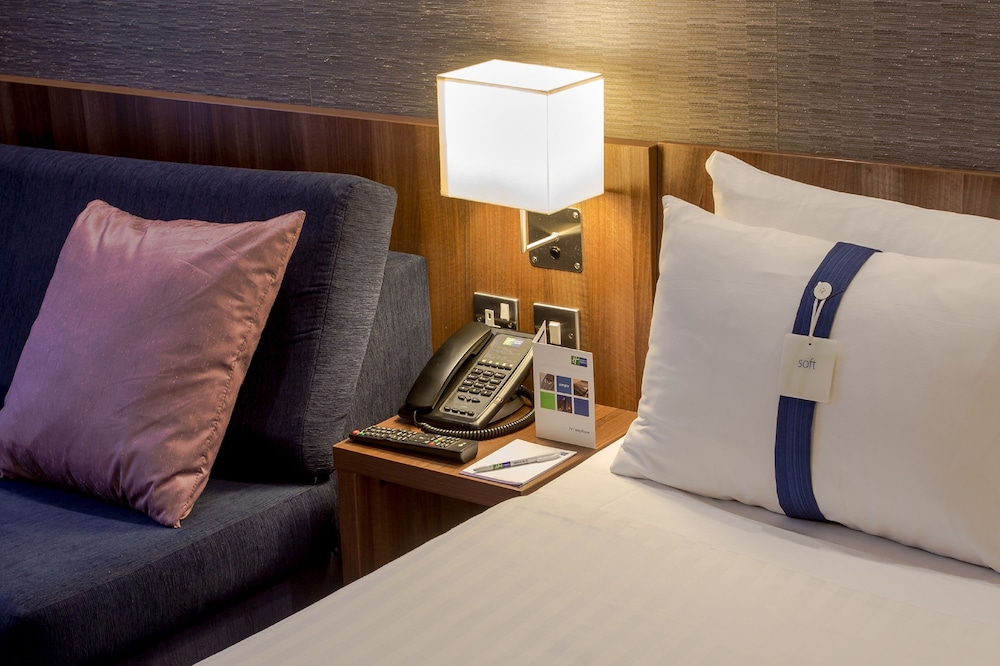 Premier Inn London Fulham 24/69