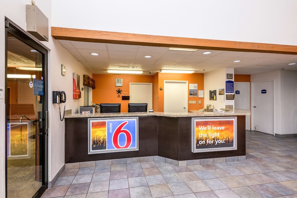 Motel6 Waterloo, IA 6/50