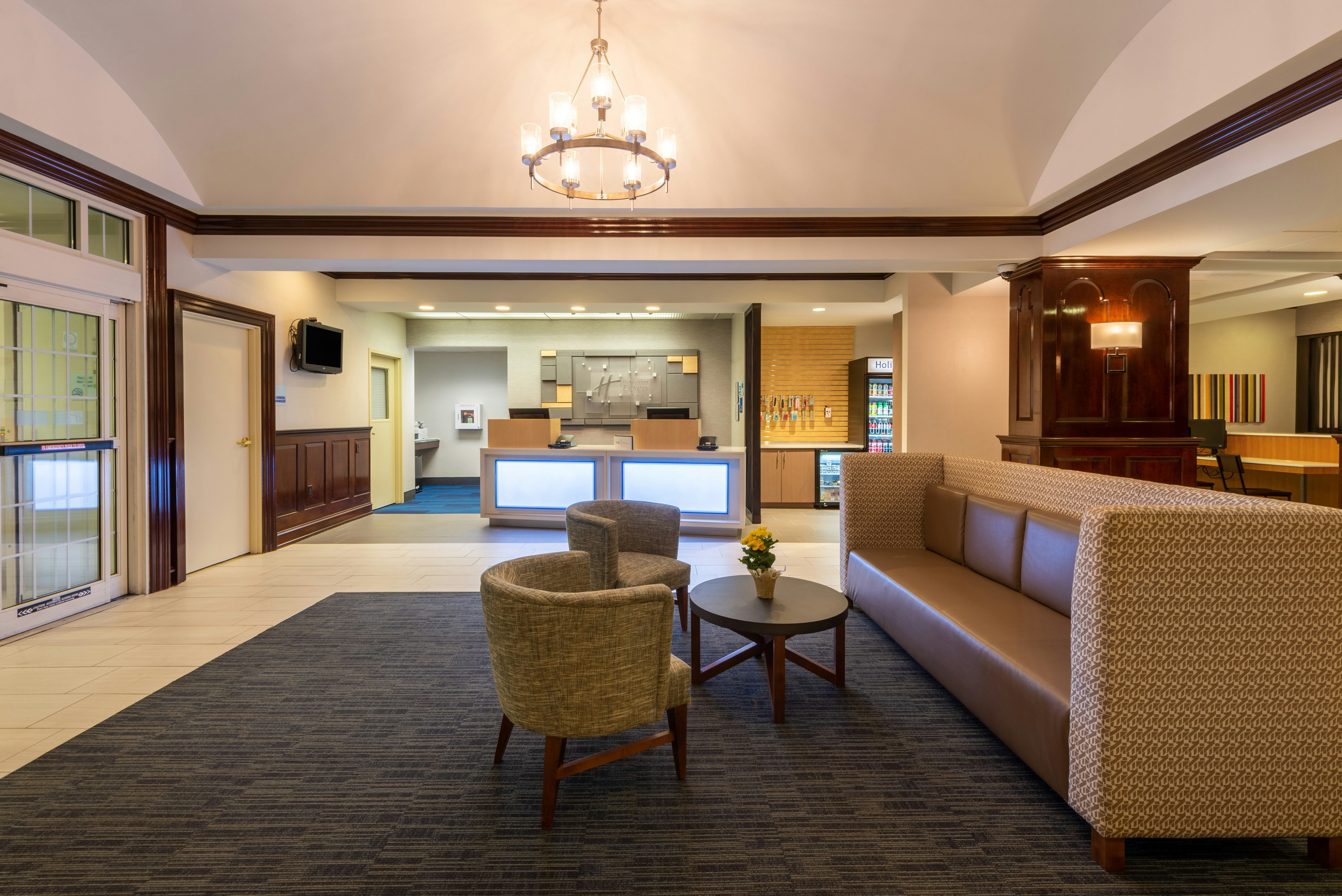 Holiday Inn Express State College Williamsburg Sq 31/48