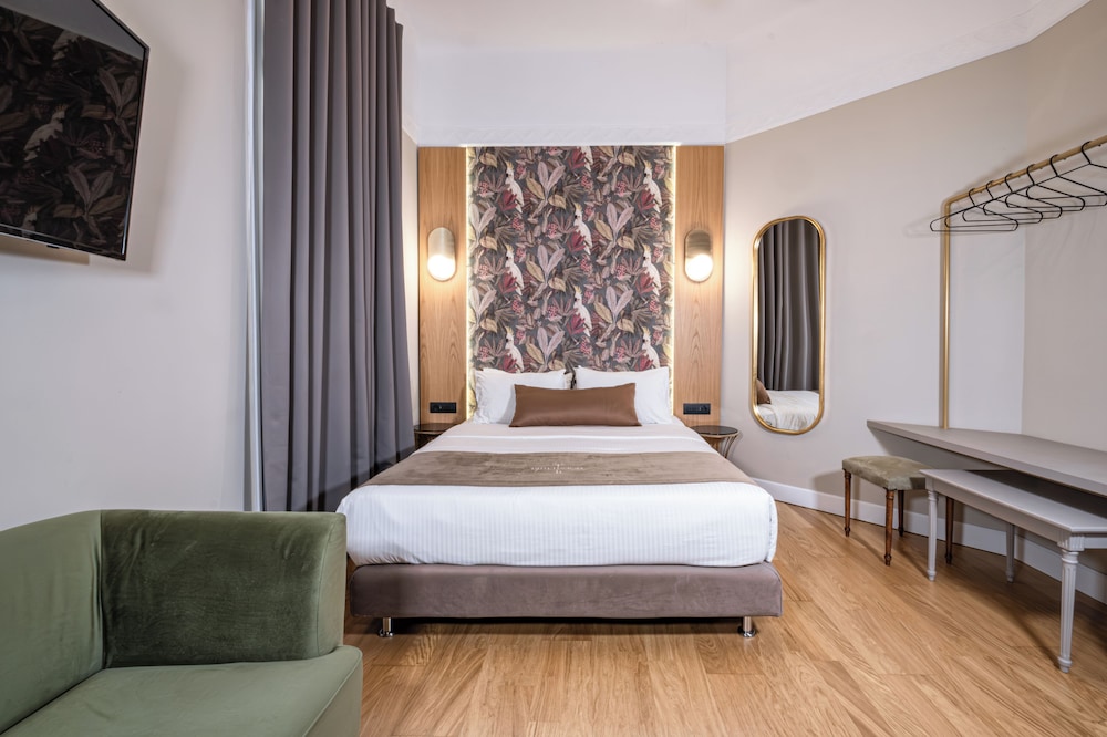 SUPERIOR, QUEEN BED