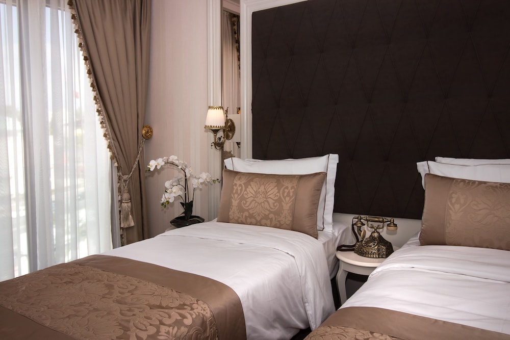 ISTANBUL TOWN HOTEL 13/62