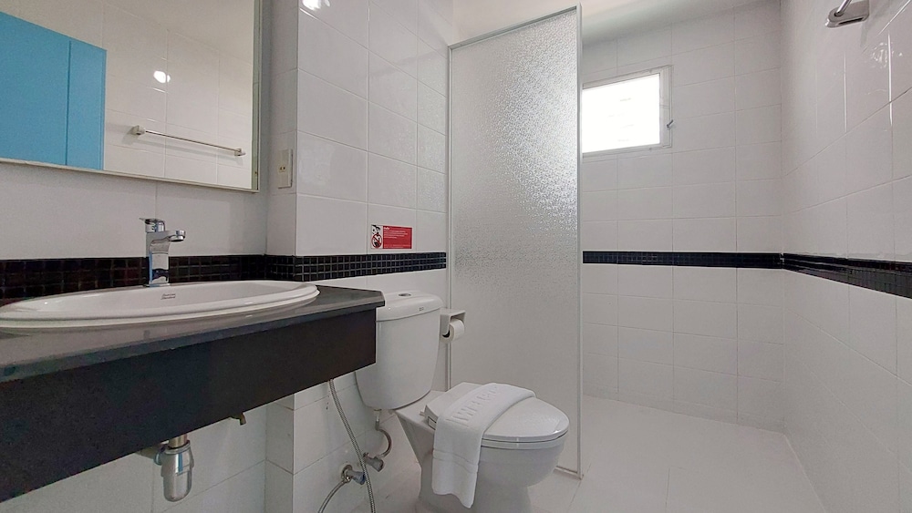 Fullroom 77 Srinakarin 68/68