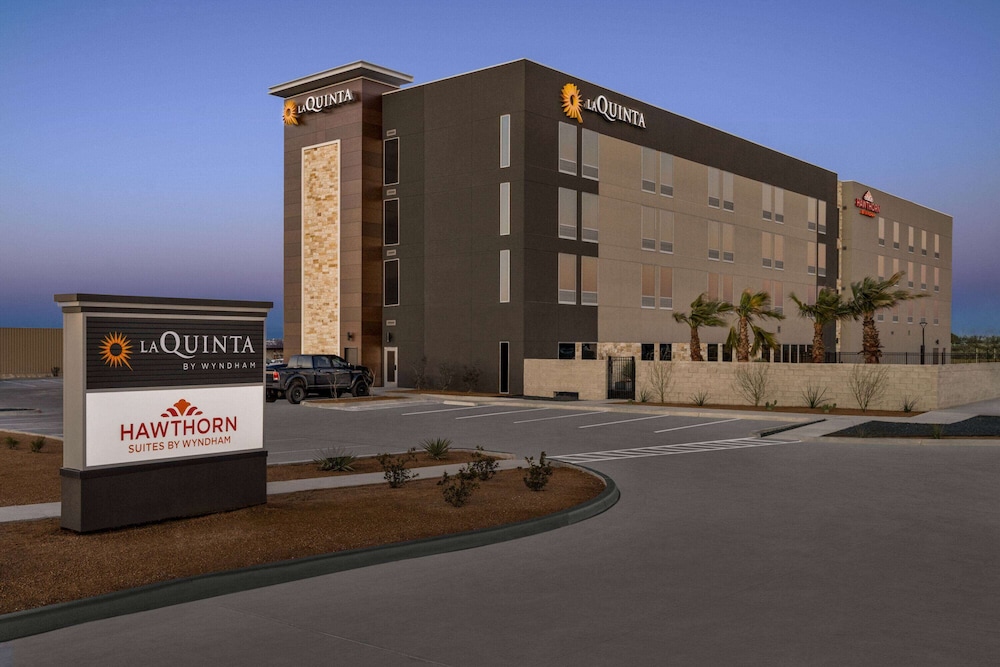 La Quinta Inn and Suites by Wyndham Del Rio 54/65