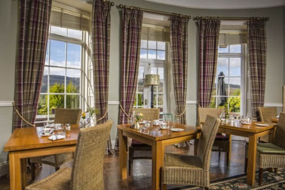 The Manor Hotel 40/53