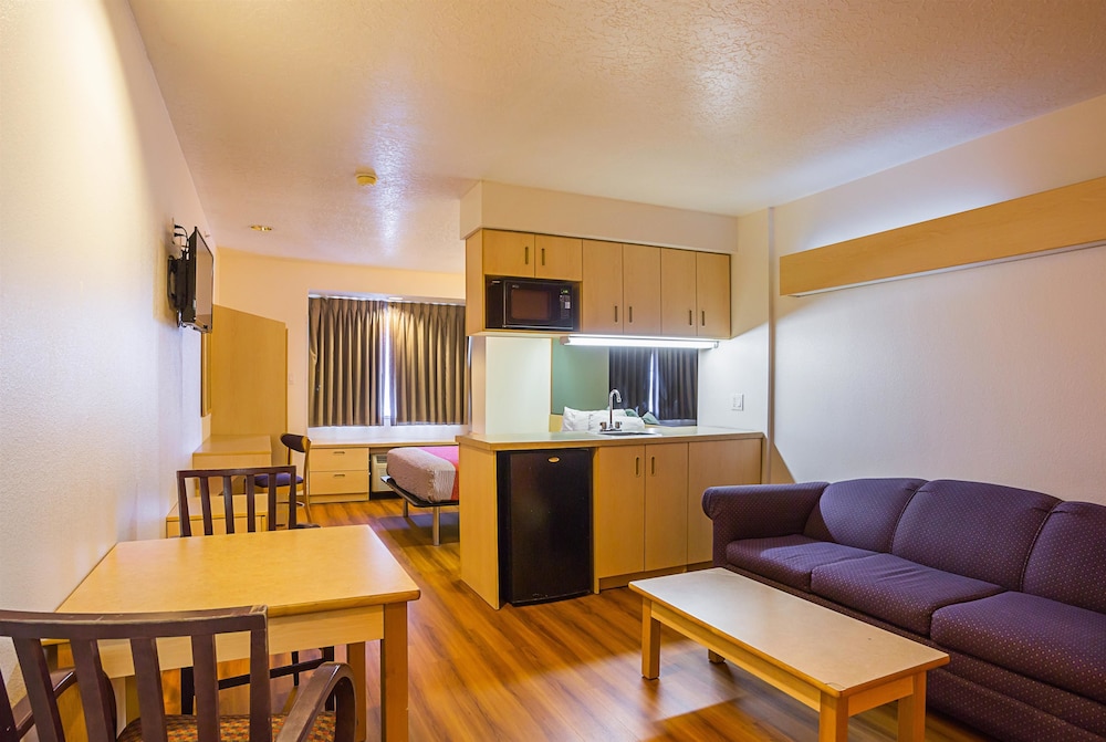 Motel6 Bernalillo, NM 46/62