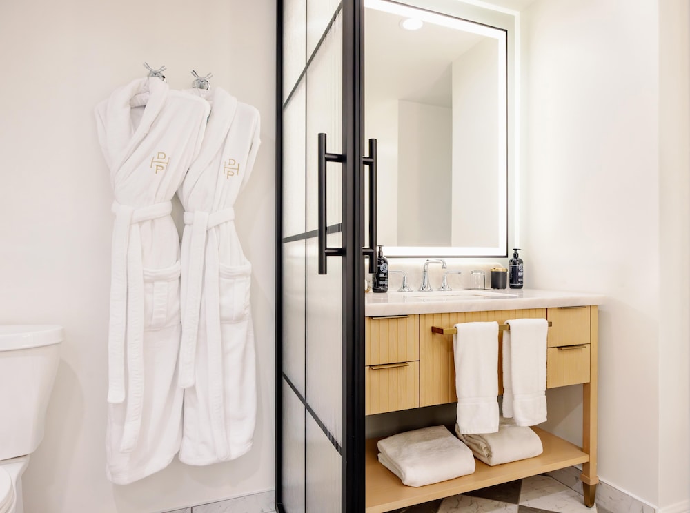 Signature, Suite, King Bed, Accessible