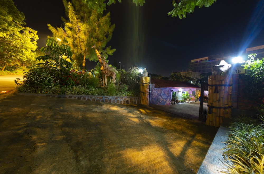 B.Maurice Guest House 33/38