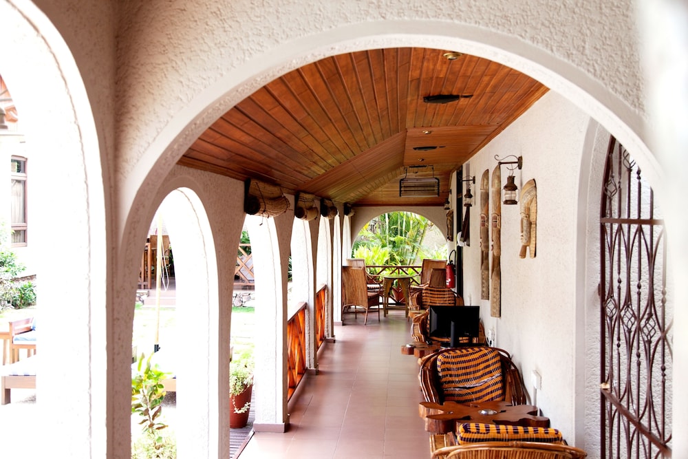 Mahogany Lodge 35/50