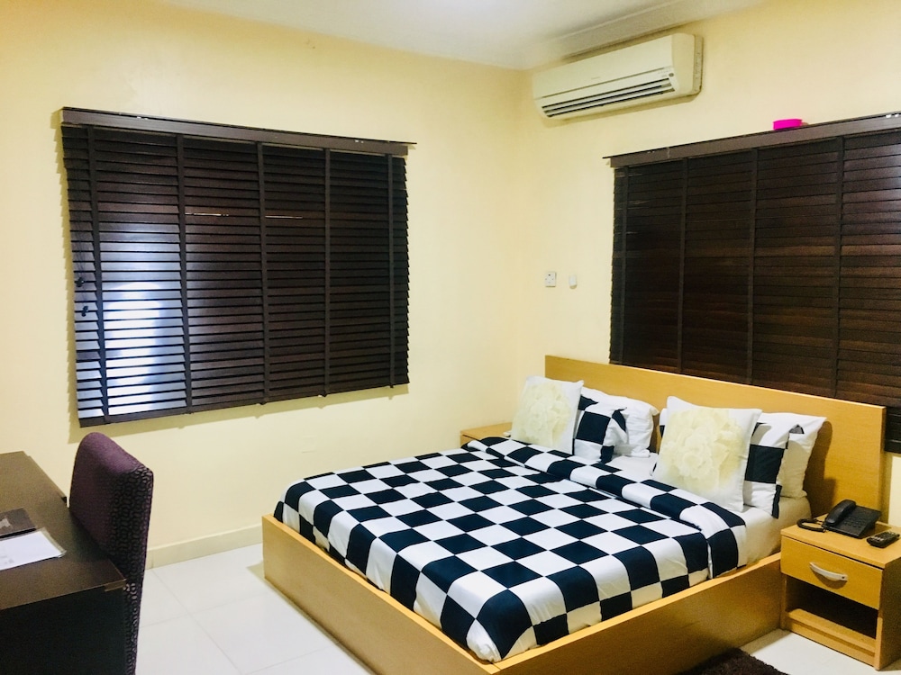 Topaz Luxury Suites & Apartments 5/40