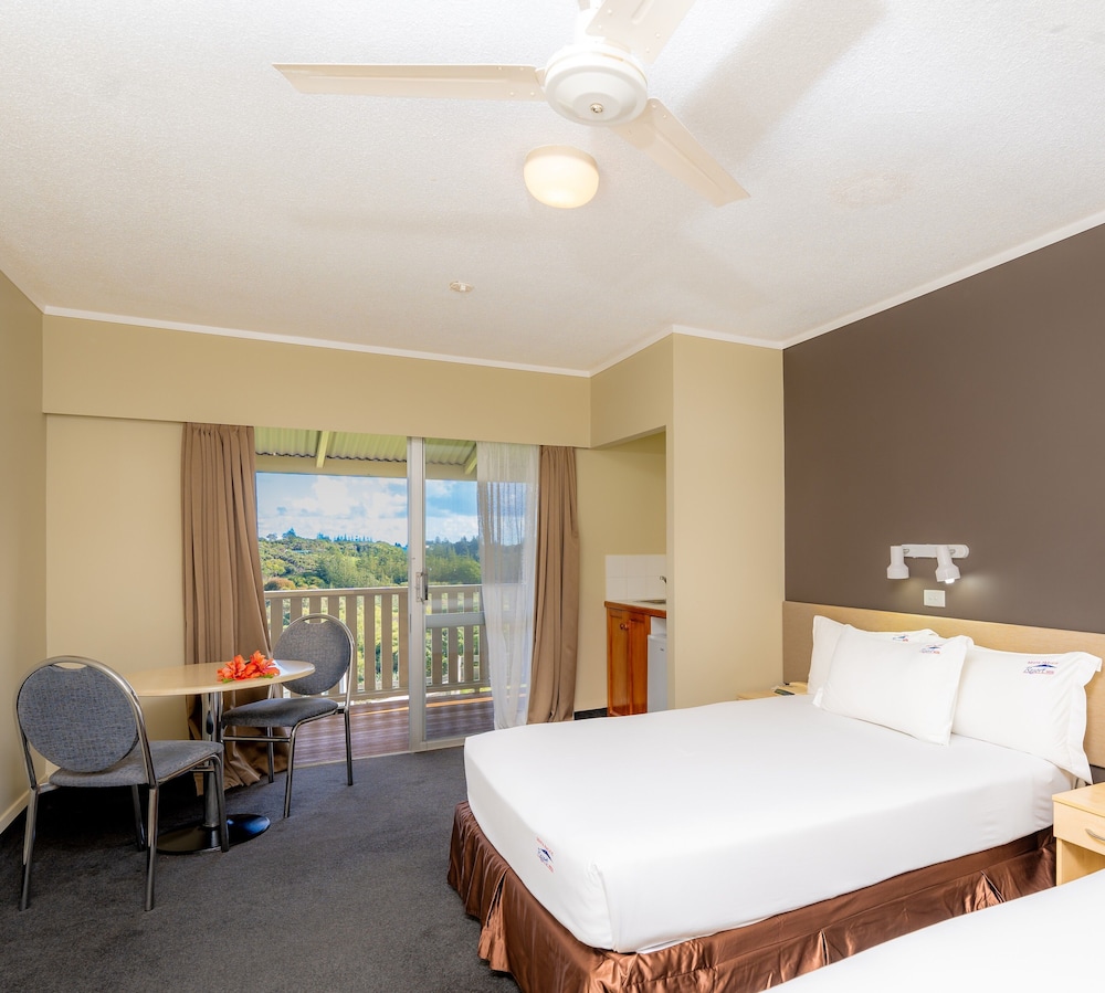 South Pacific Resort Hotel 11/50