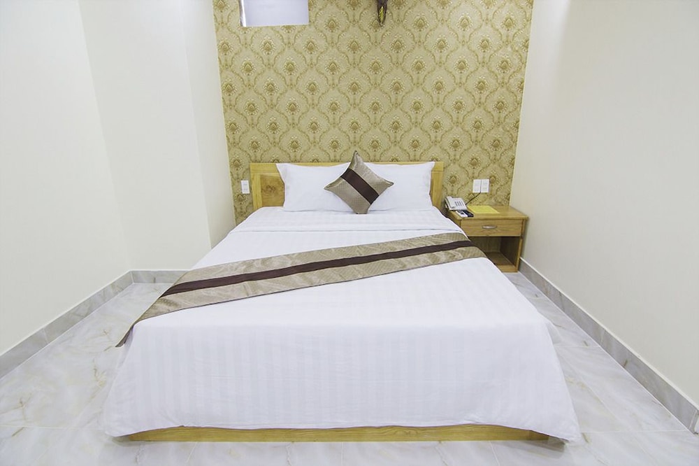 Ngoc Hanh Beach Hotel 32/75