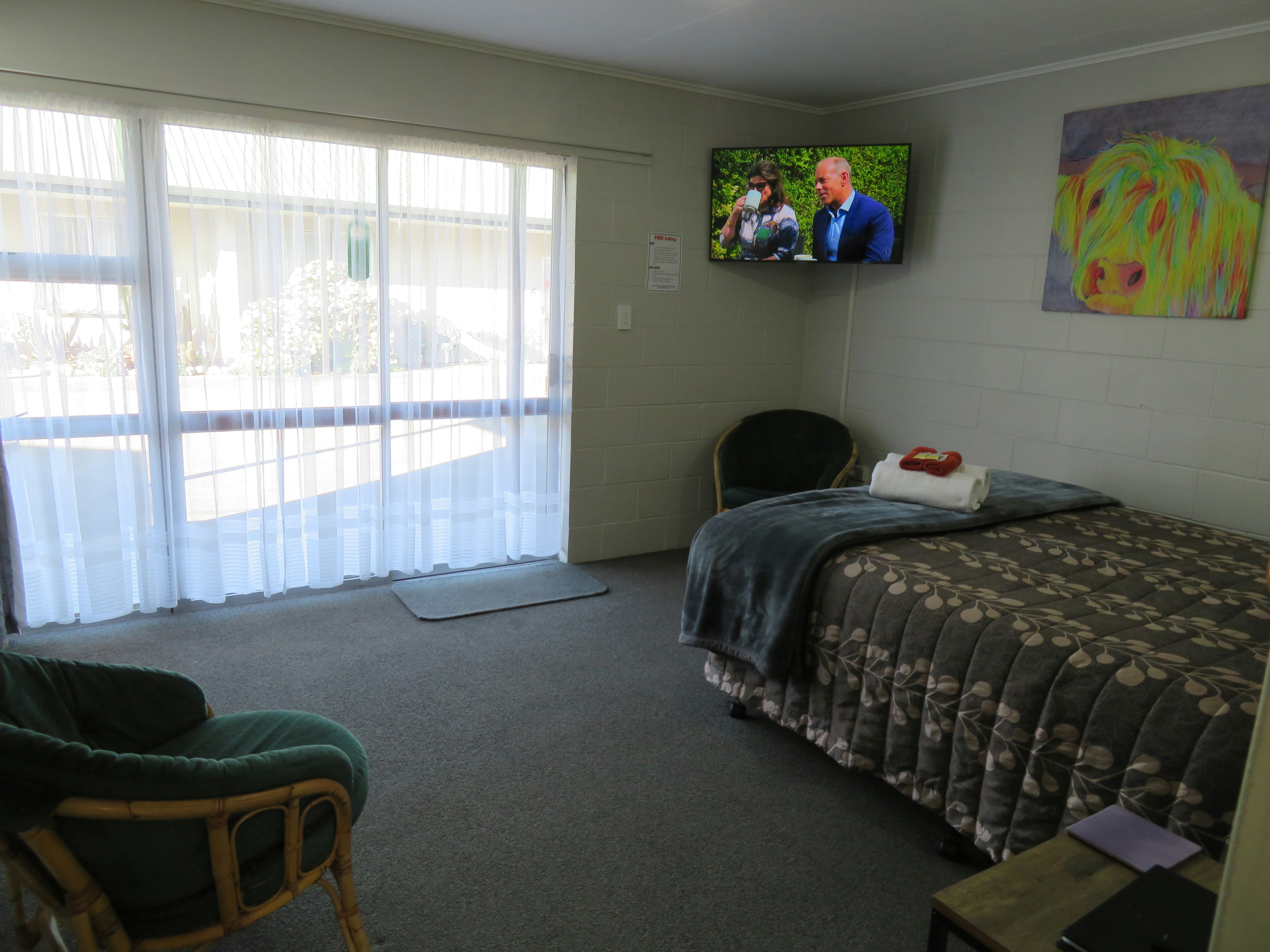 Commodore Court Motel 38/76