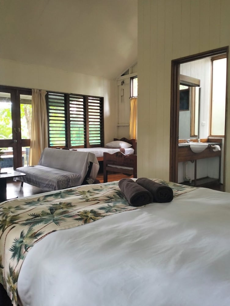 Bure, 1 Queen and 1 Single Bed, Water View