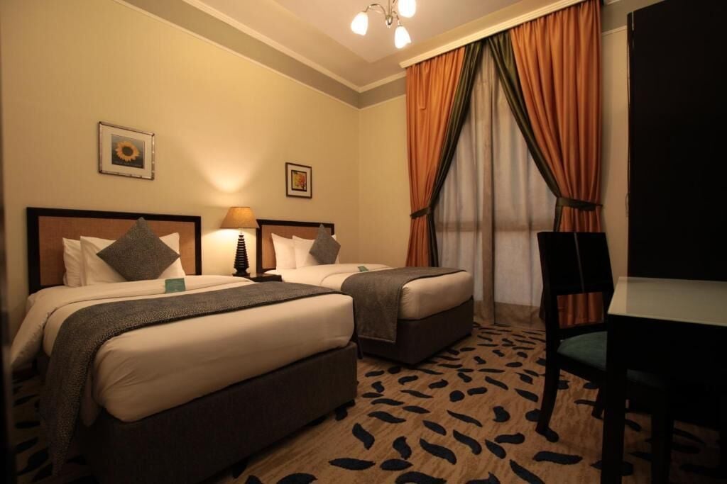 2 Bedrooms, Suite, 1 King and 2 Queen Beds, 2 Bathrooms