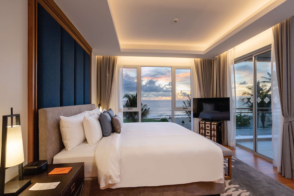 2 BEDROOMS, POOL, SUITE, BEACH FRONT