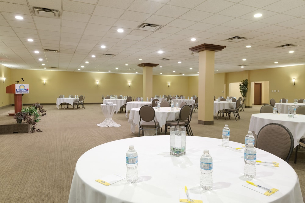Days Inn by Wyndham Calgary South 39/52