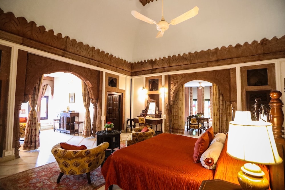 WelcomHeritage Bal Samand Lake Palace 23/47