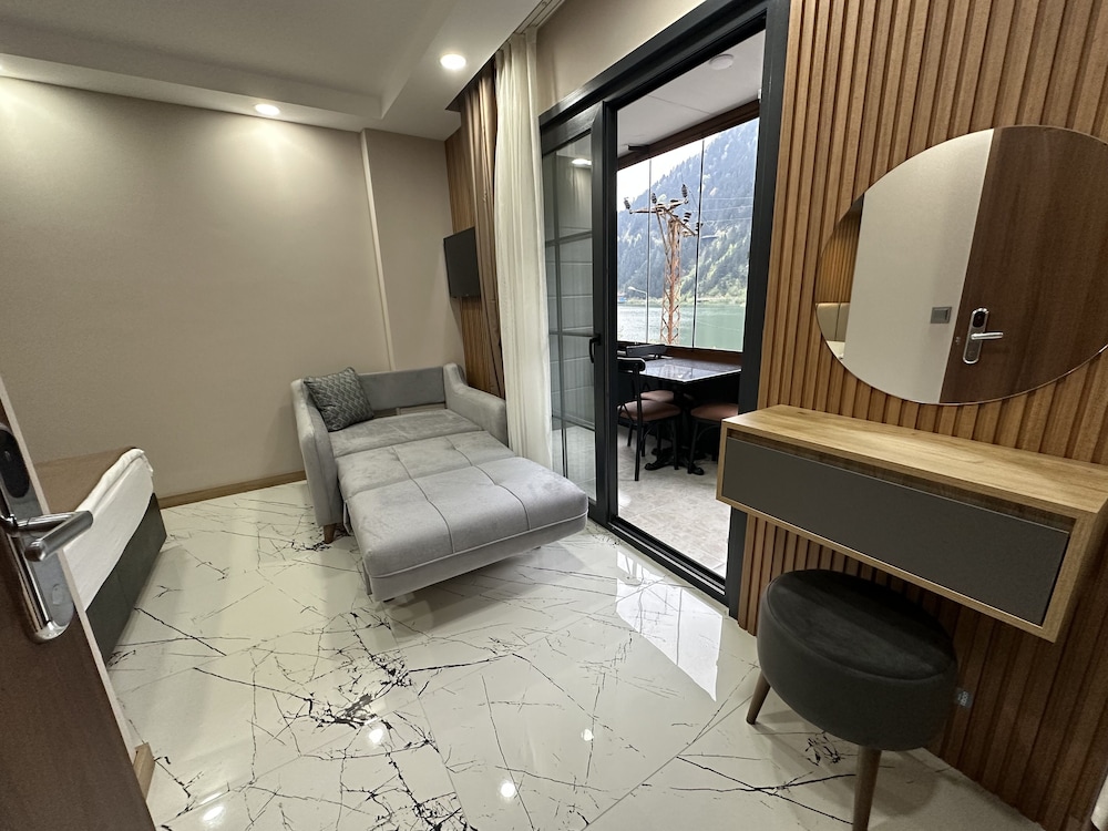 Poyraz Hotel 25/50