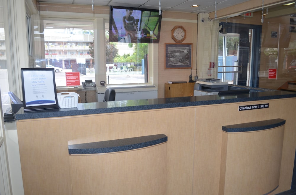 Travelodge by Wyndham Niagara Falls at the Falls 28/35