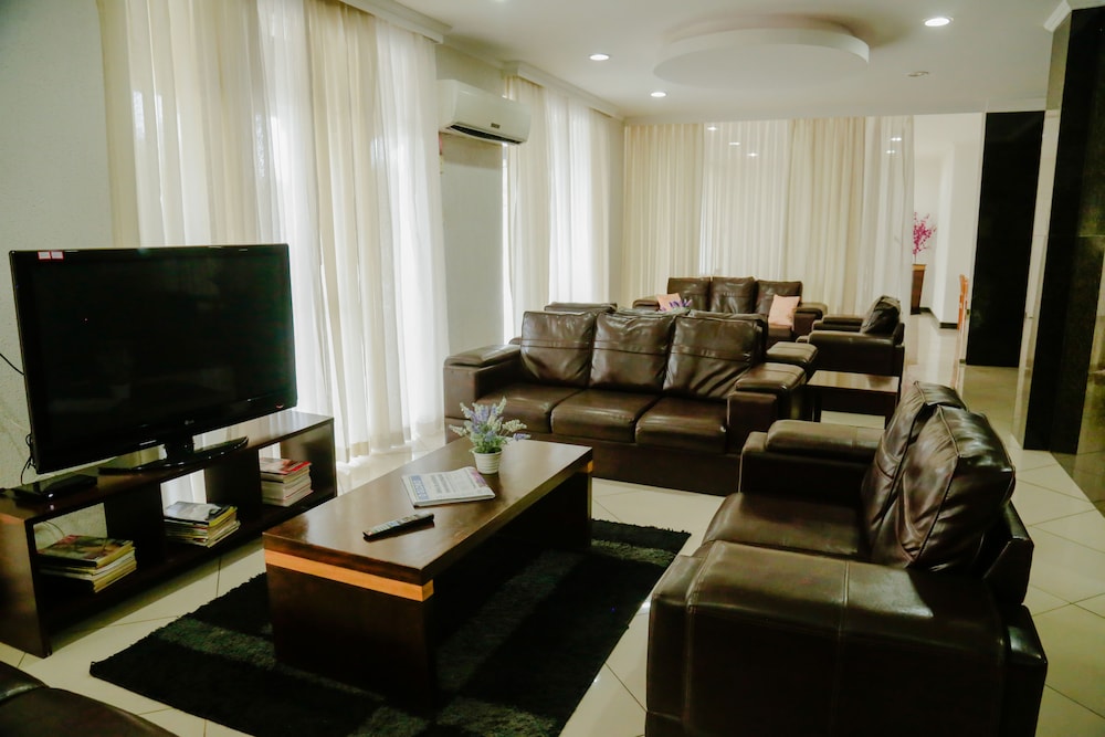 Acropolis Marina Hotel 43/57