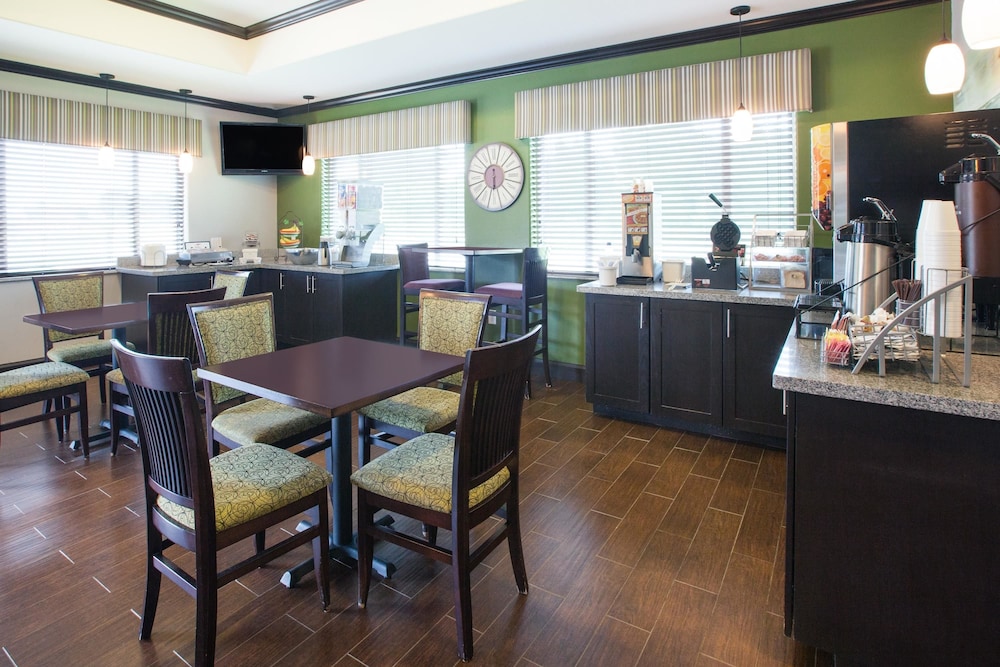 Super 8 by Wyndham Carthage TX 17/24