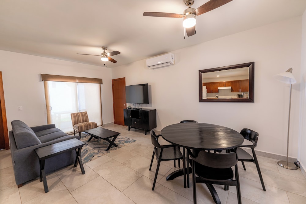 Laguna Shores Resort 30/49