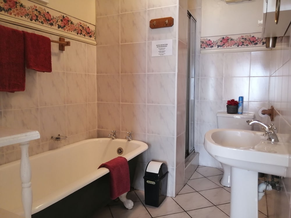 Amzee Bokmakierie Guest House 70/72
