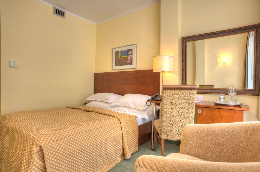 Hotel Rivijera 4/50