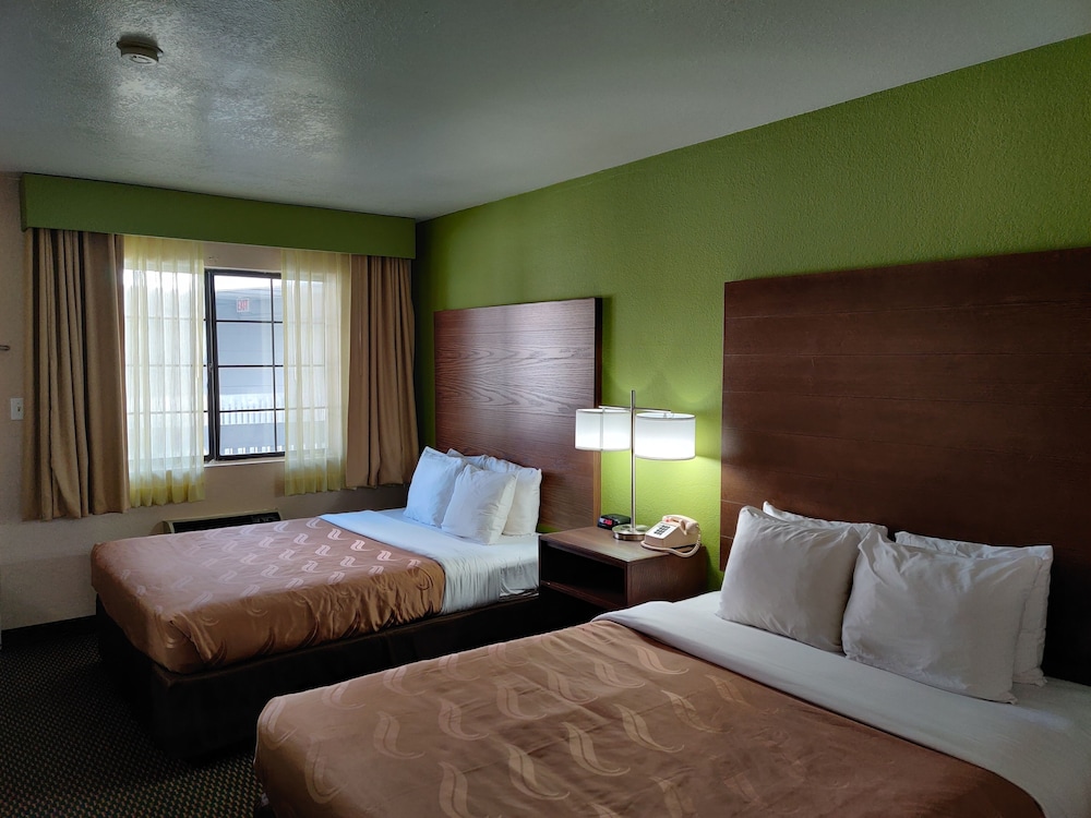 Econo Lodge Flagstaff East I-40 11/53