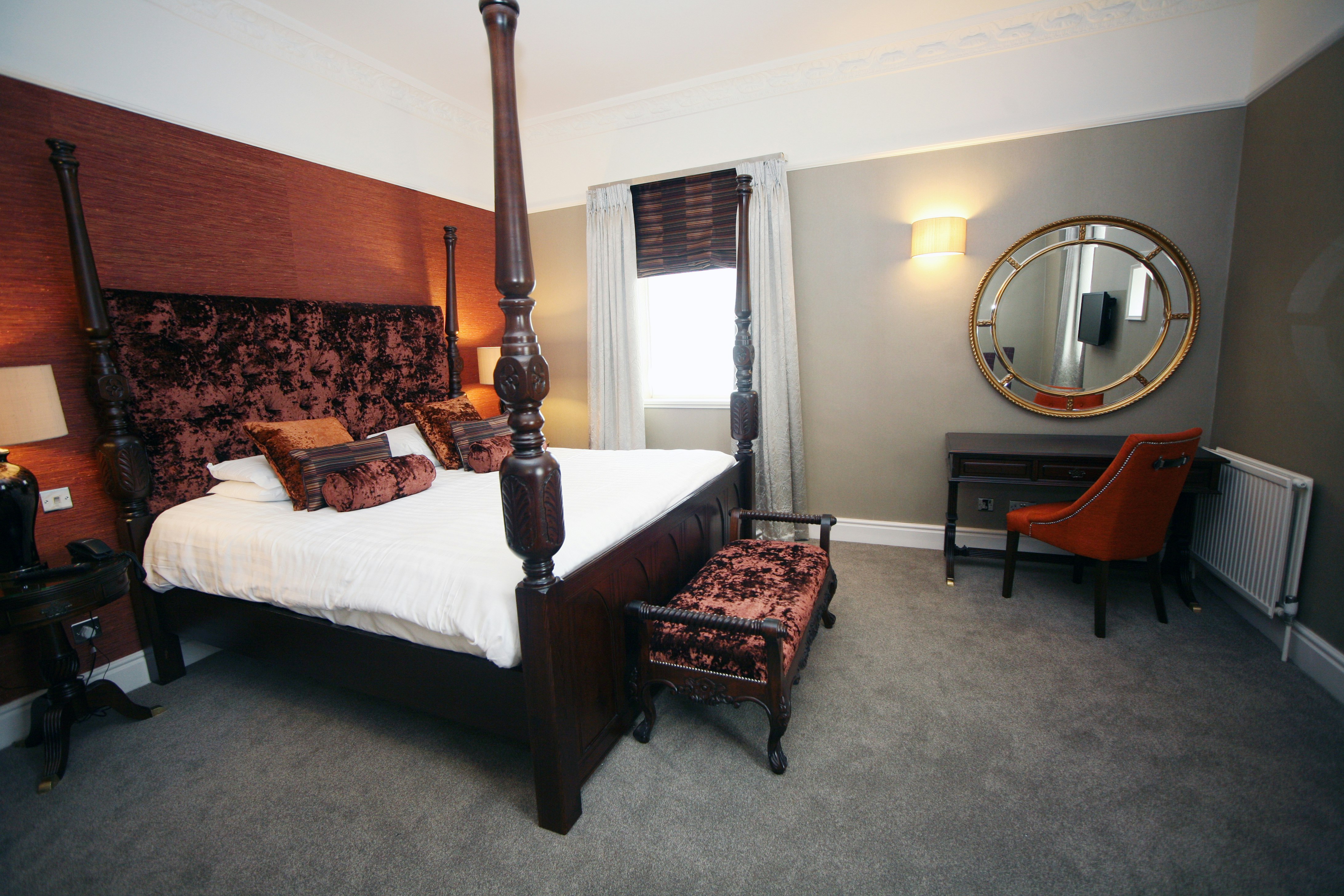 MASTER, SUITE