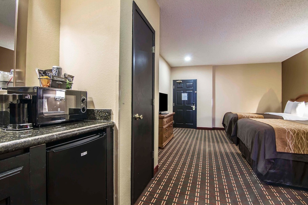 Quality Inn & Suites I-35 E-Walnut Hill 5/41