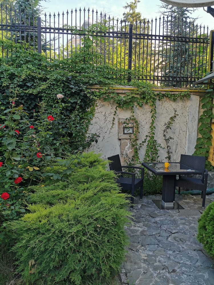 PRINCE RESIDENCE(FORMERLY VESUVIO PRICE RESIDENCE APARTHOTEL) 63/75