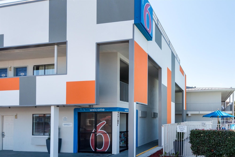 Motel6 Austin, TX - Airport - South photo1