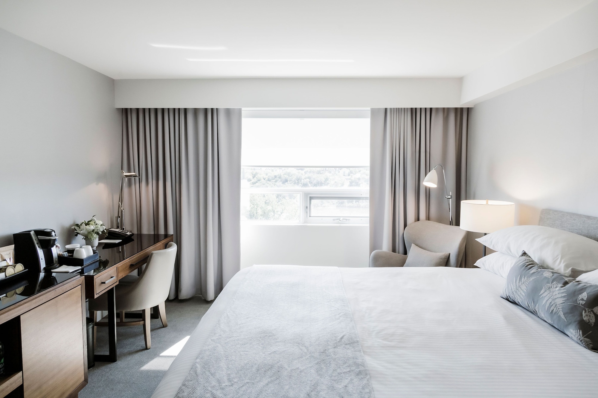 Classic, King Bed, City View