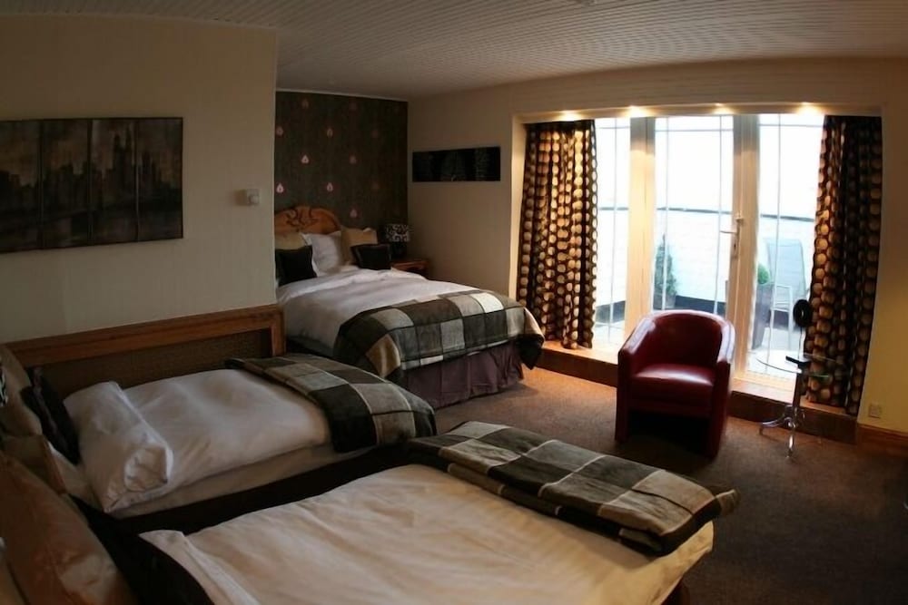 Inn On The Prom 4/42