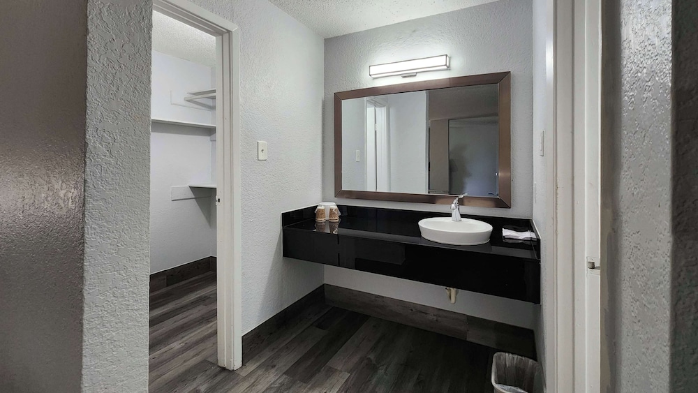 Motel 6 Houston, Tx-Medical Center/Reliant Park 53/57