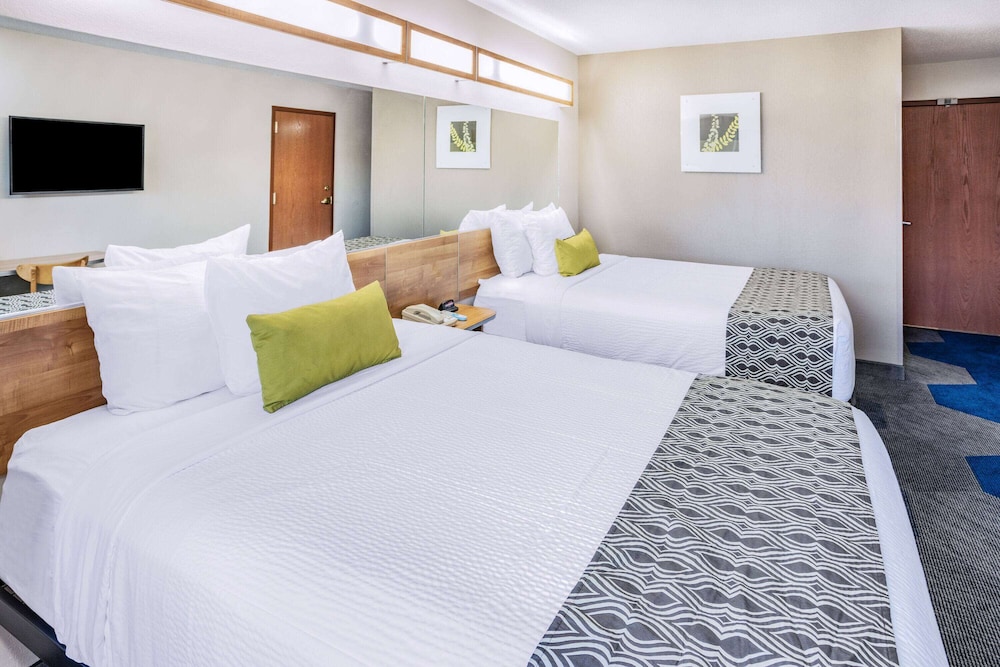 Microtel Inn & Suites By Wyndham Johnstown 14/37