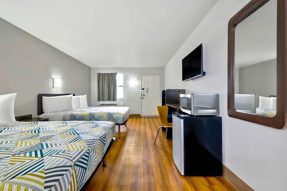 Motel6 Plano, TX - Plano Northeast 12/42