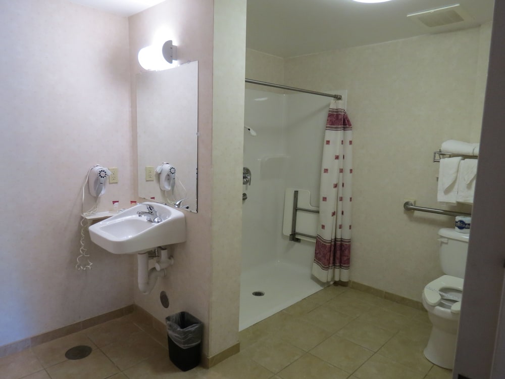 Executive Inn And Suites 12/43