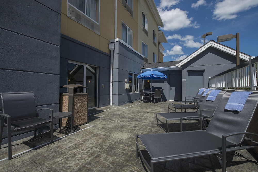 Fairfield Inn And Suites By Marriott Greenwood 4/47