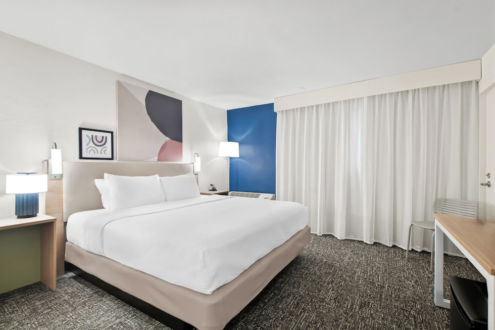 ROOM, KING BED
