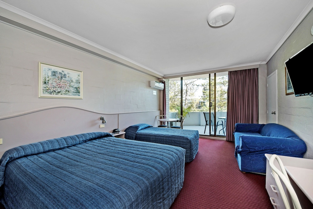 Palm Court Motor Inn 18/40