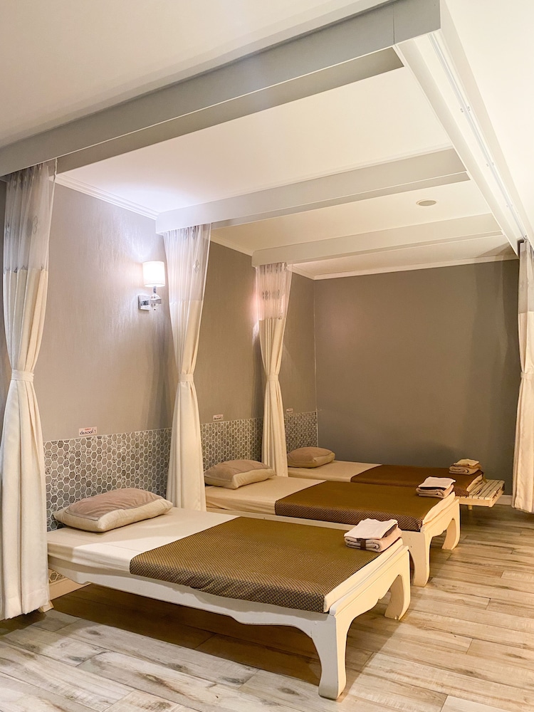 Grand Hill Resort And Spa 26/50