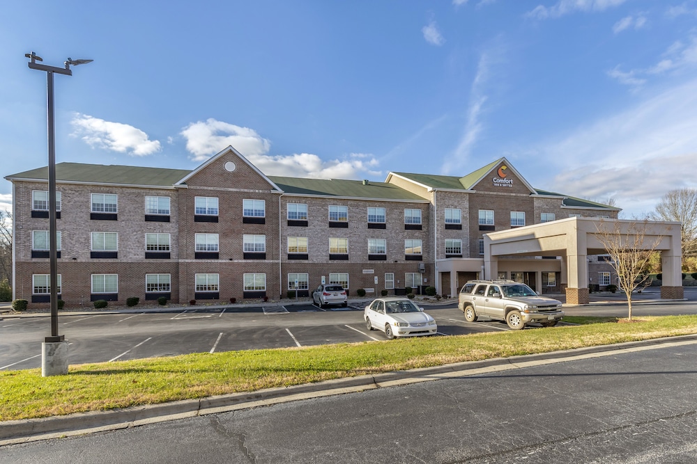 Comfort Inn and Suites High Point - Archdale 1/35