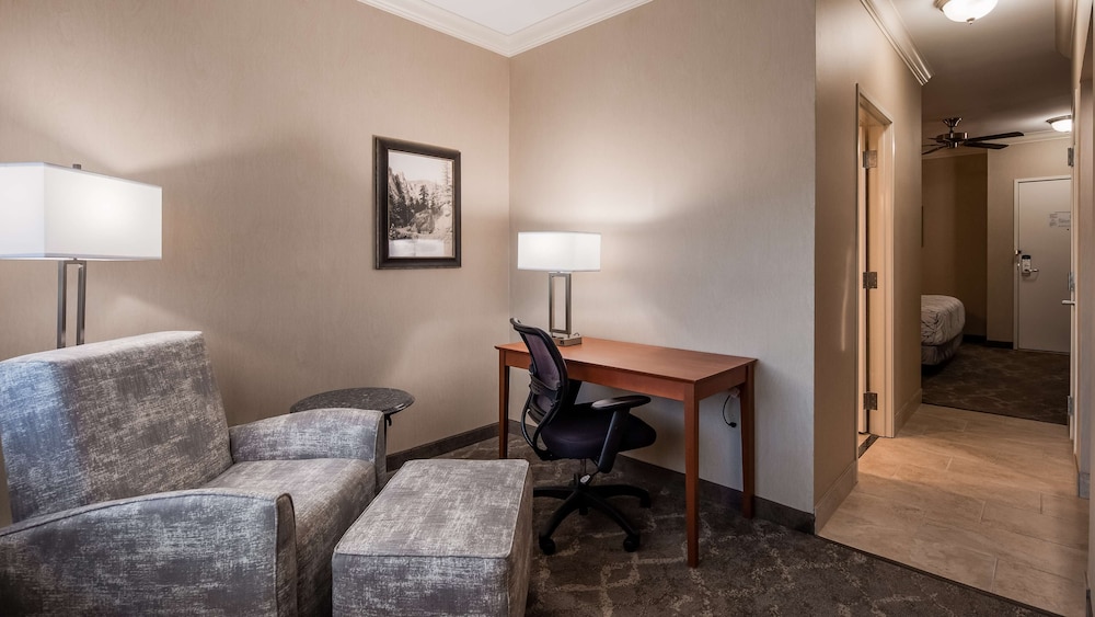 Best Western Plus Silver Saddle Inn 33/43